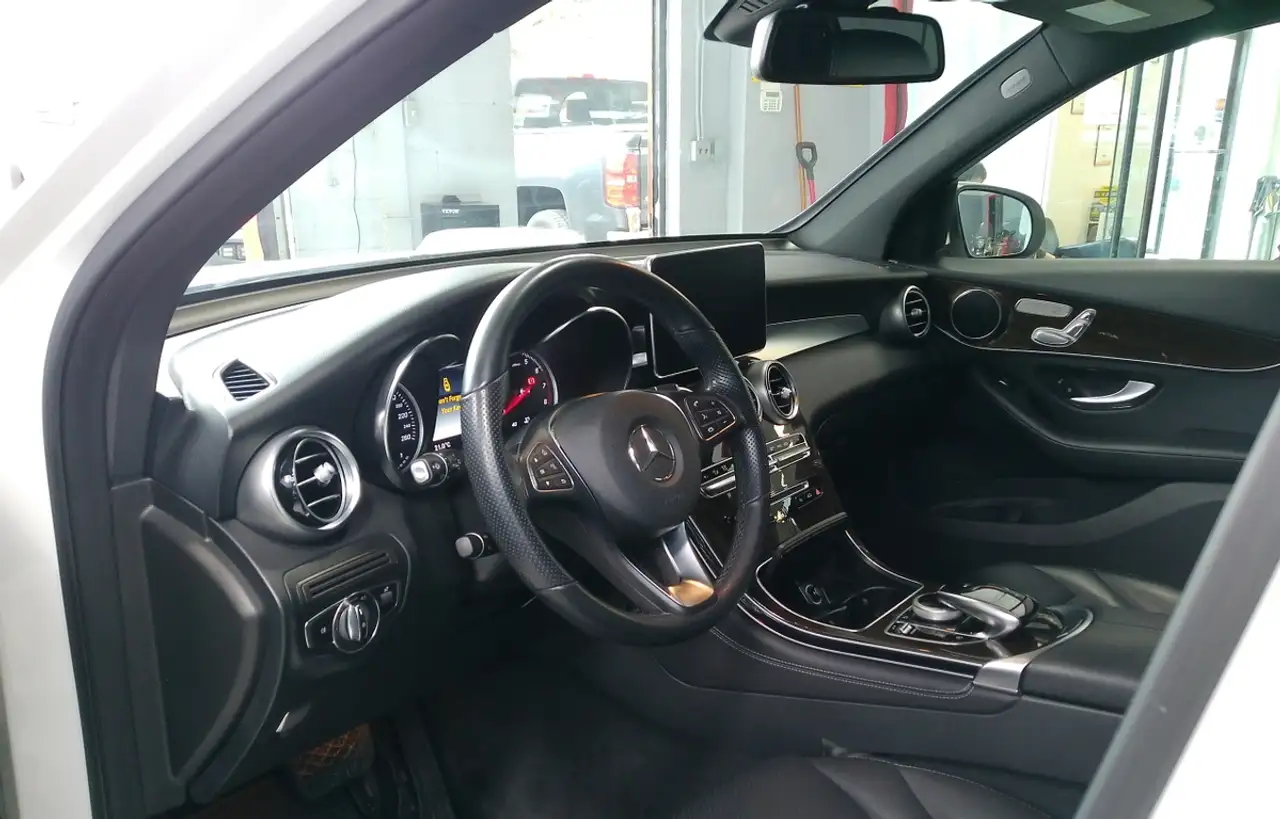 Mercedes-Benz GLC снимка Mercedes-Benz GLC
