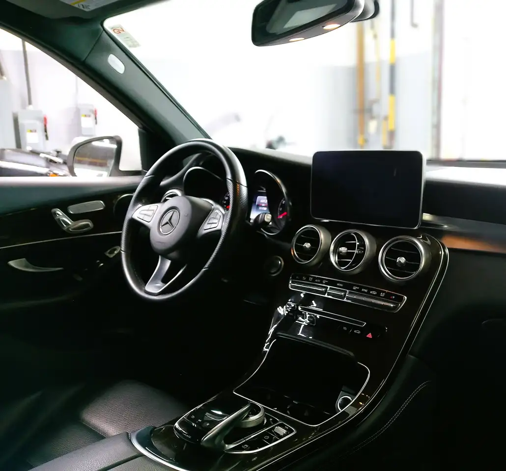 Mercedes-Benz GLC снимка Mercedes-Benz GLC