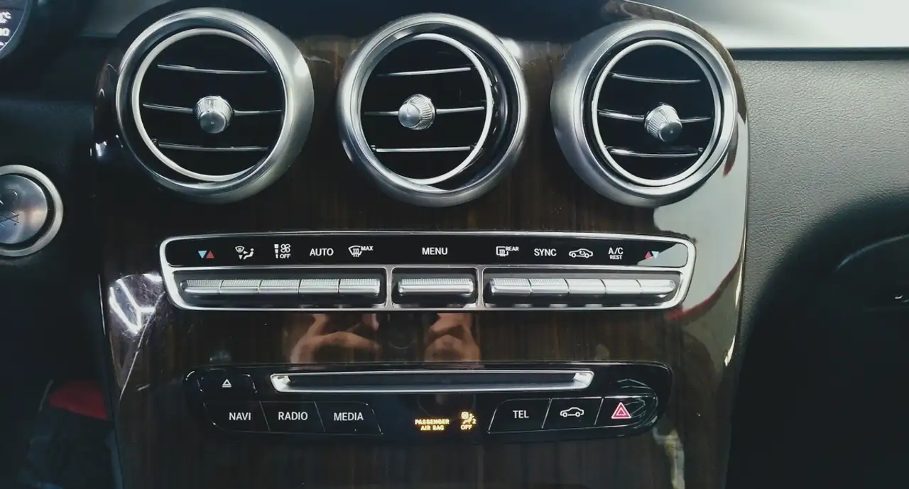 Mercedes-Benz GLC снимка Mercedes-Benz GLC