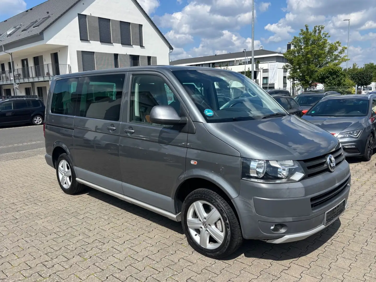 Volkswagen T5 Transporter T5 Multivan PanAmericana 4Motion Standhzg el.Tür Grau - 2
