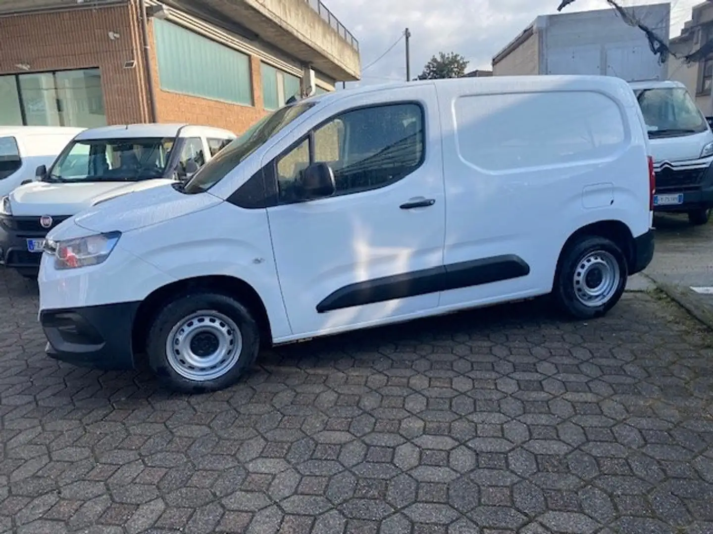 Toyota Proace City 1.5 BLUE DCI  COMF CARGO Bianco - 2