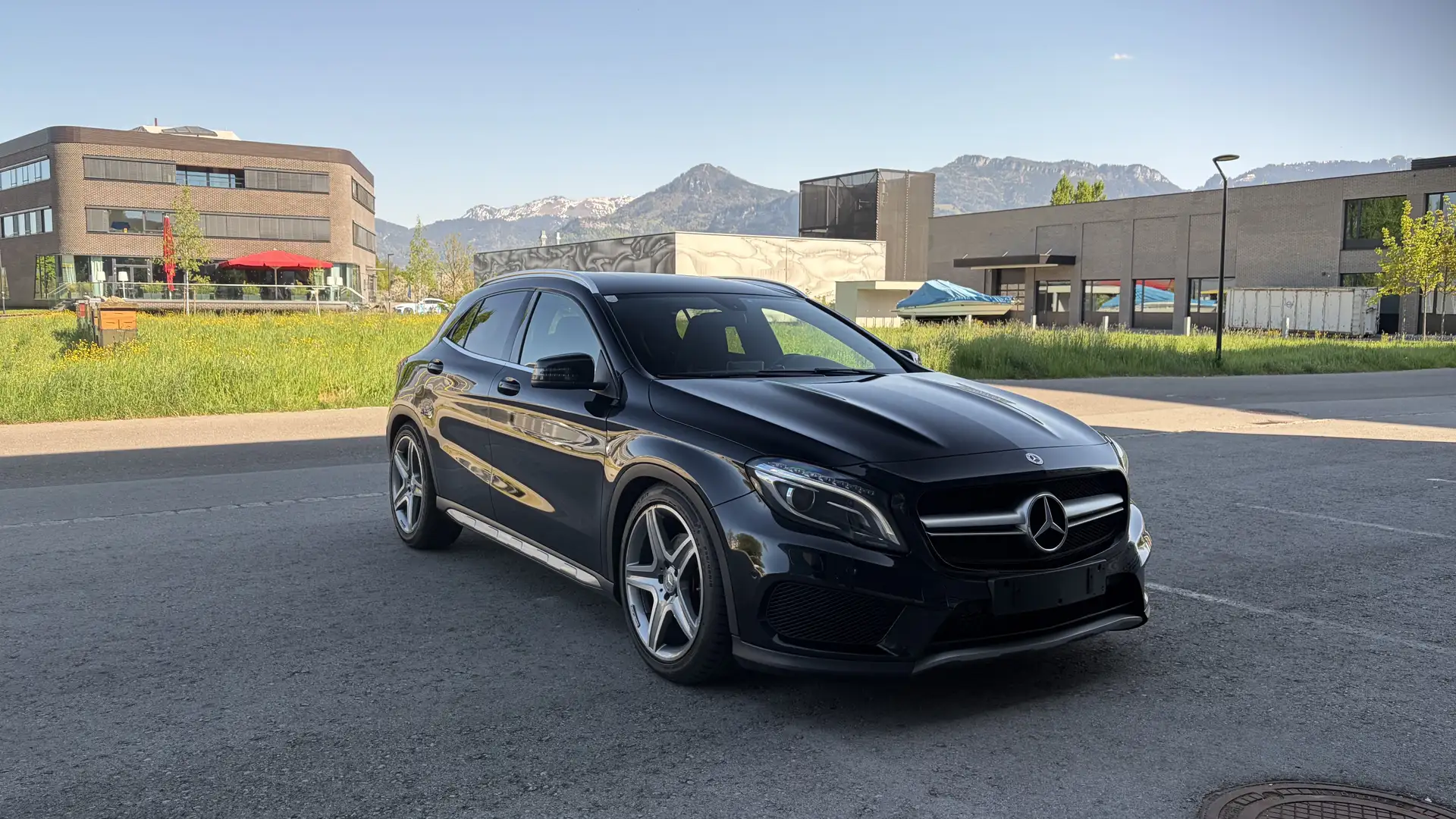 Mercedes-Benz GLA 220 CDI 4MATIC AMG Line Schwarz - 1