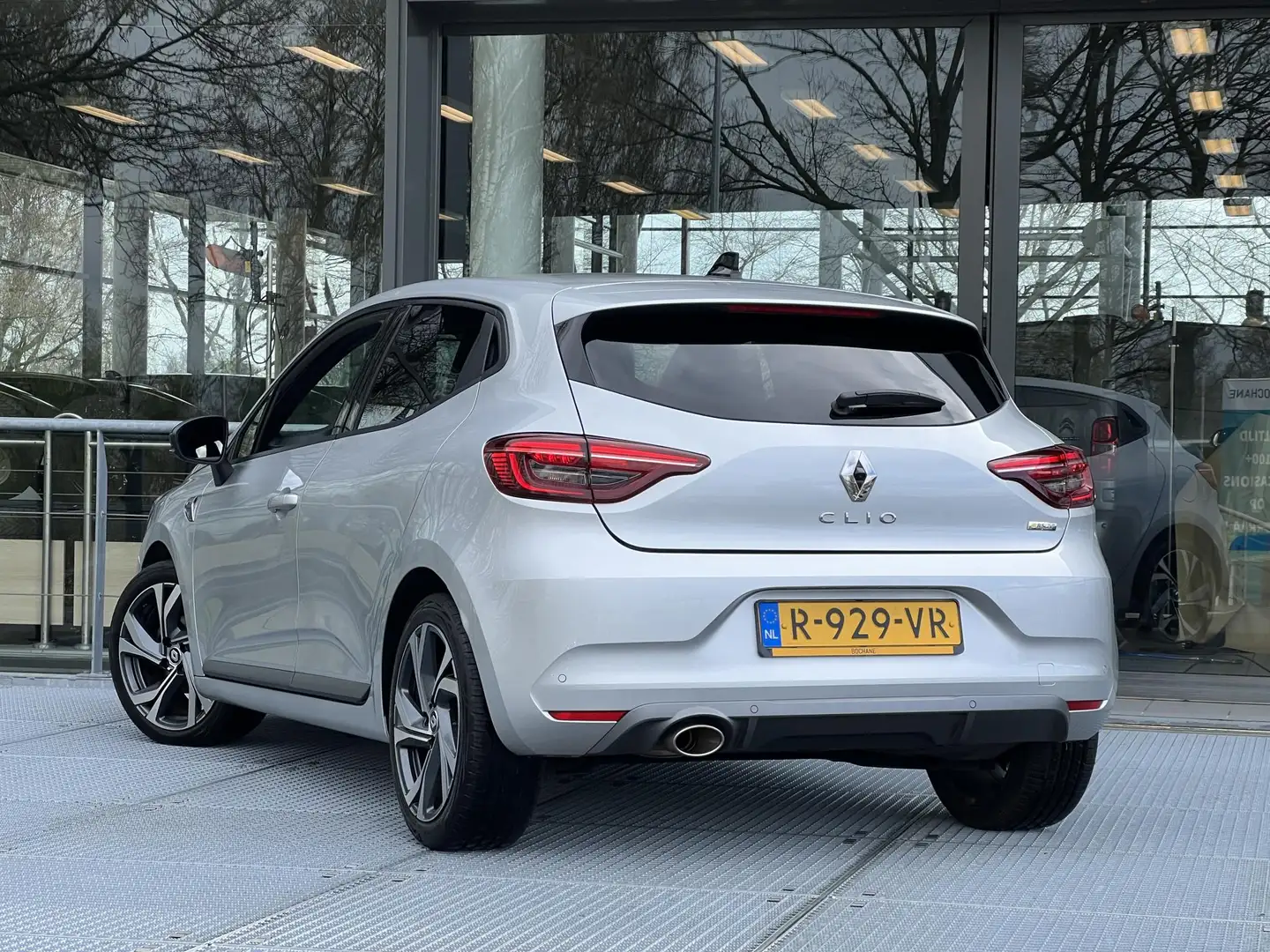 Renault Clio 1.0 TCe 90 R.S. Line | Navigatie | Achteruitrijcam Zilver - 2