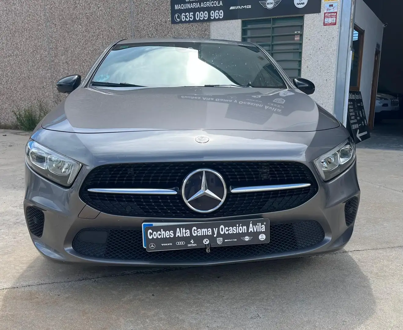 Mercedes-Benz A 200 200d Sedán 8G-DCT - 2