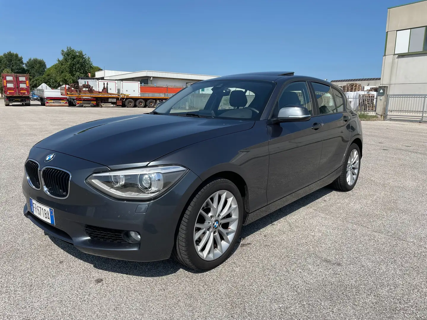 BMW 118 118d 5p Urban #Tetto Apr. #Gancio Traino Grigio - 2