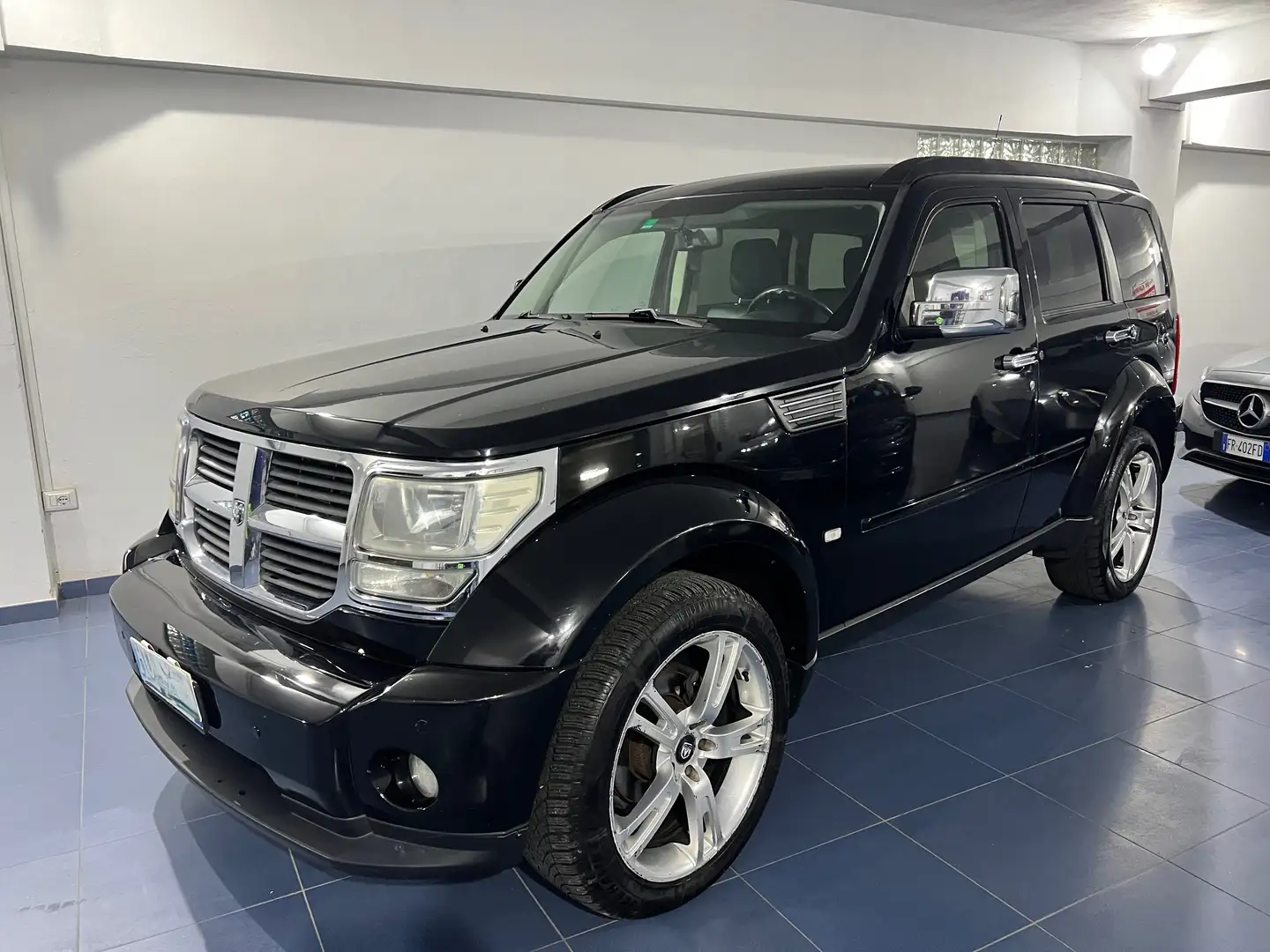 Dodge Nitro Nitro 2.8 crd 16v  4wd Чорний - 2