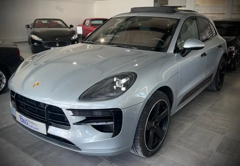 PORSCHE Macan