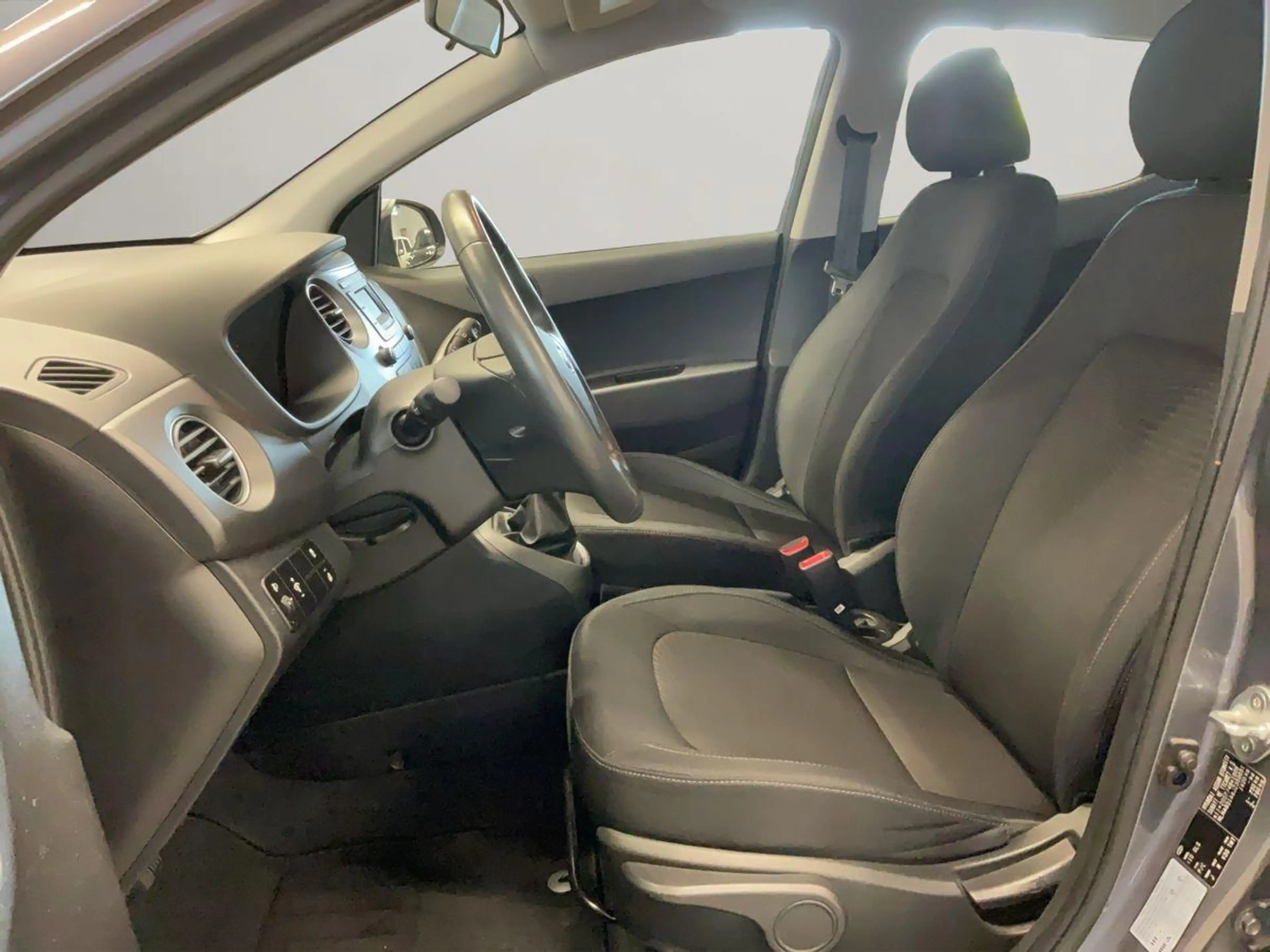 Hyundai i10 1.0 Benzin 'YES!' 2WD 5-Gang — photo 11