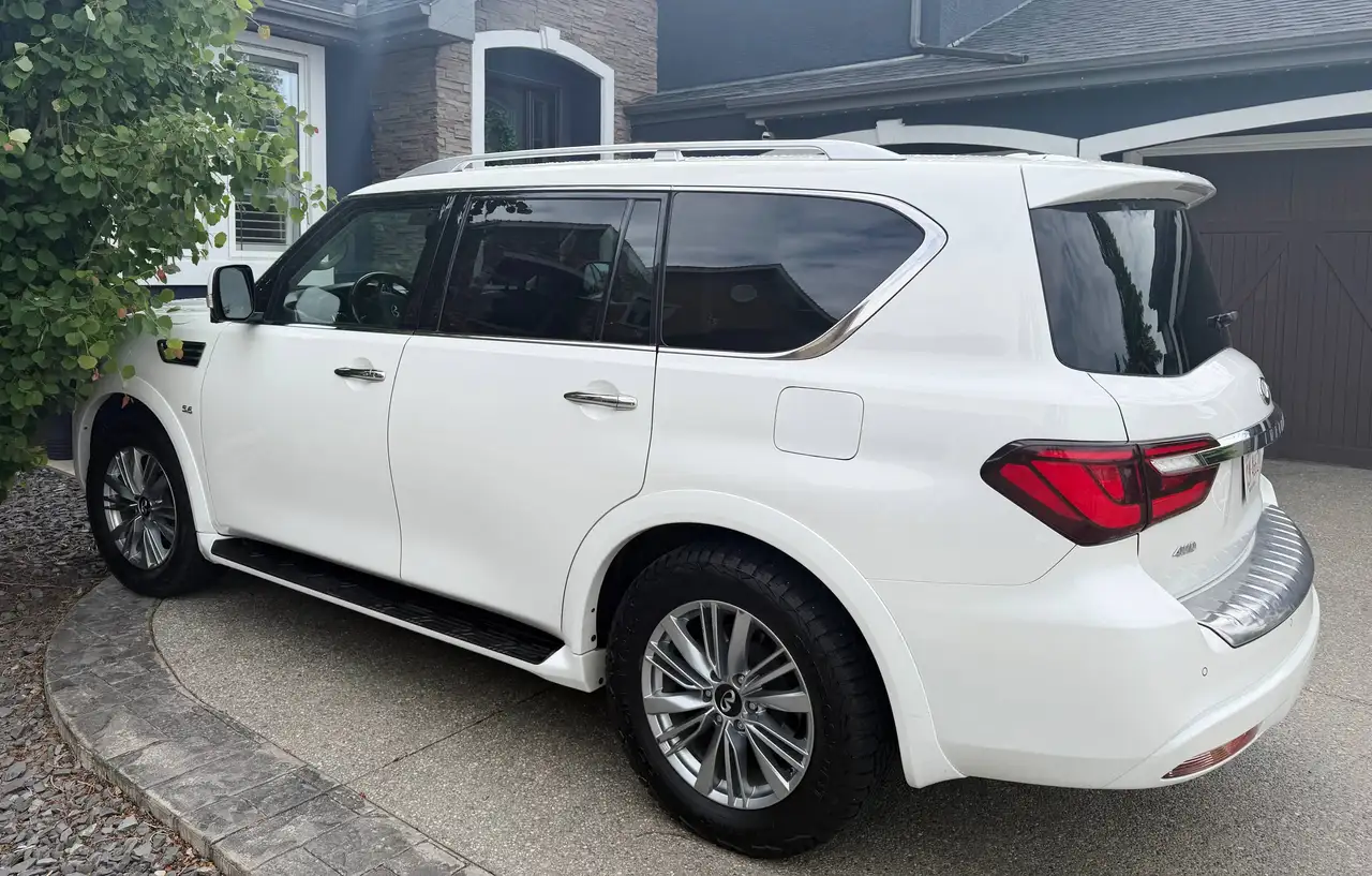 Infiniti QX80 fotografie Infiniti QX80