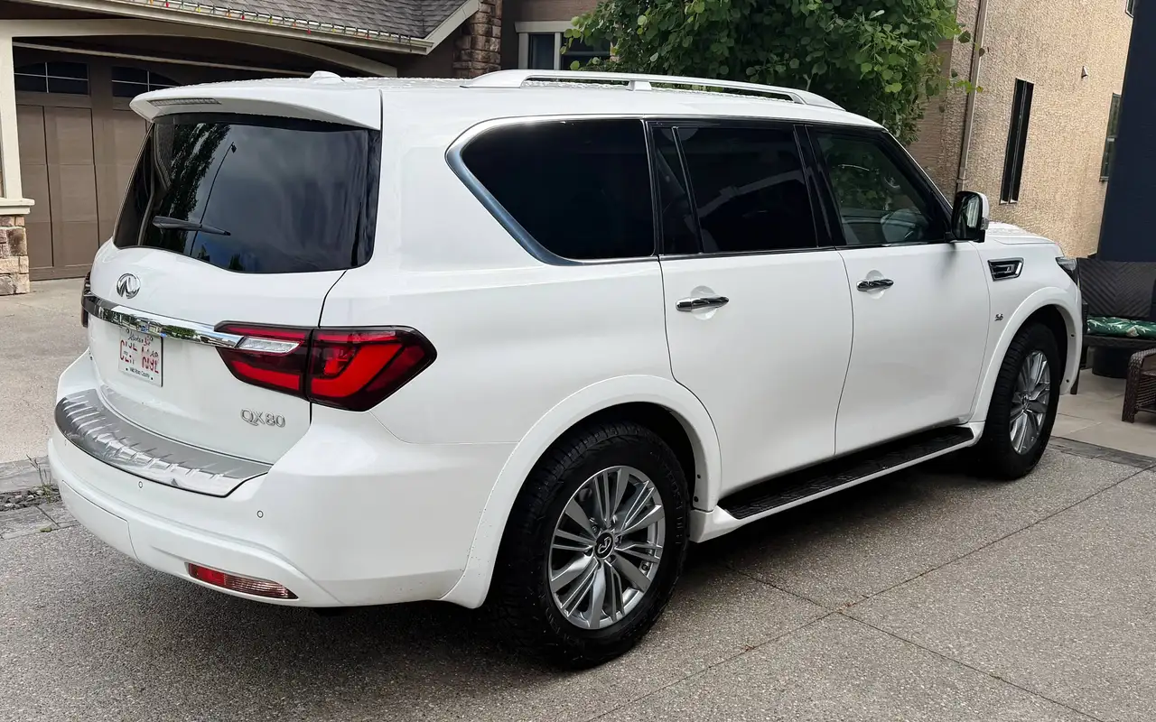 Infiniti QX80 fotografie Infiniti QX80