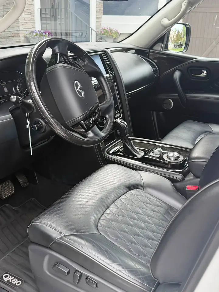 Infiniti QX80 fotografie Infiniti QX80