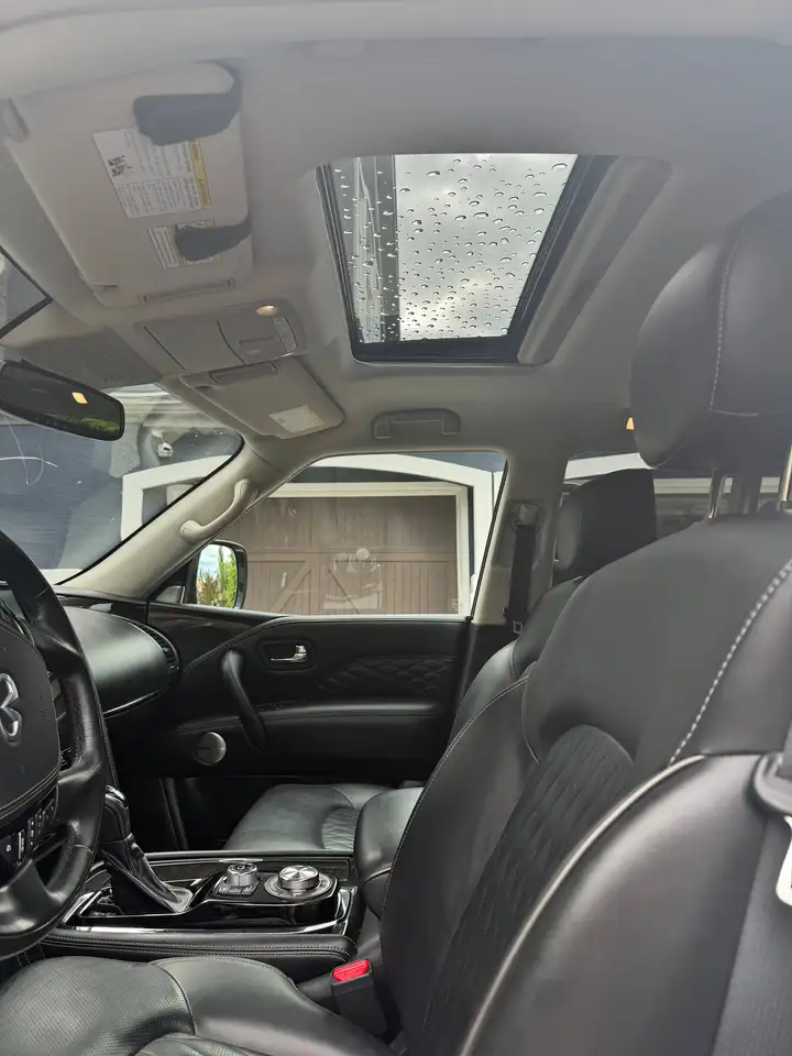Infiniti QX80 fotografie Infiniti QX80