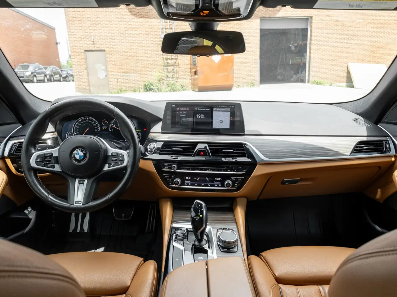 BMW 5 Series снимка BMW 5 Series