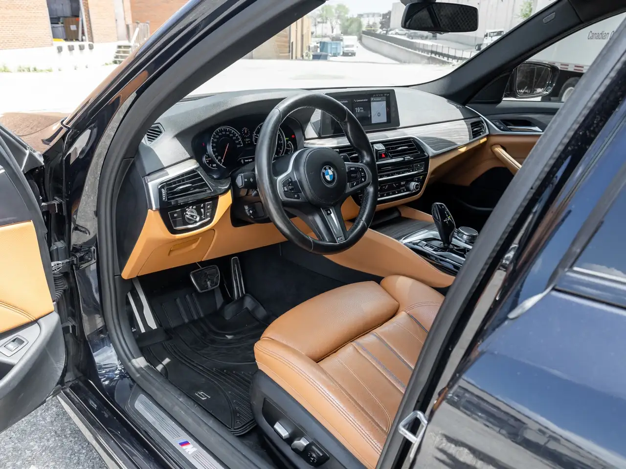BMW 5 Series снимка BMW 5 Series