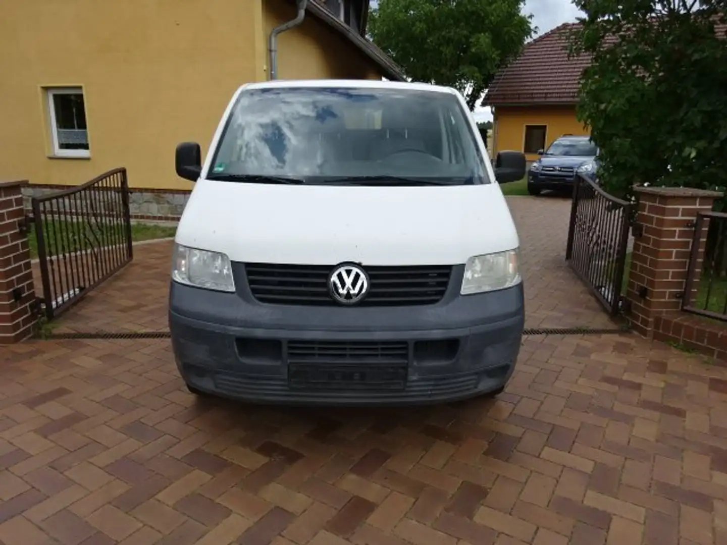 Volkswagen T5 Transporter 7HK + LKW + Klima + TüV 06. 2026 + AHK + 1 Hand Weiß - 2