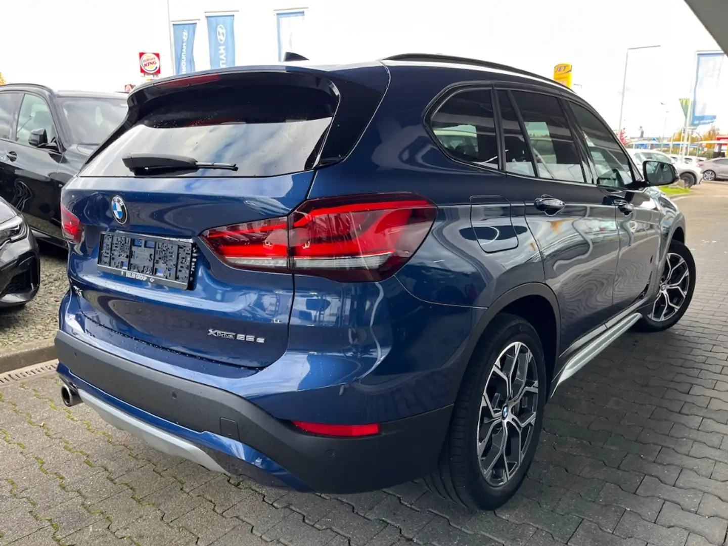 BMW X1 xDrive 25e A HUD Navi DA ParkAss  Leder DAB+ Hifi Blau - 2