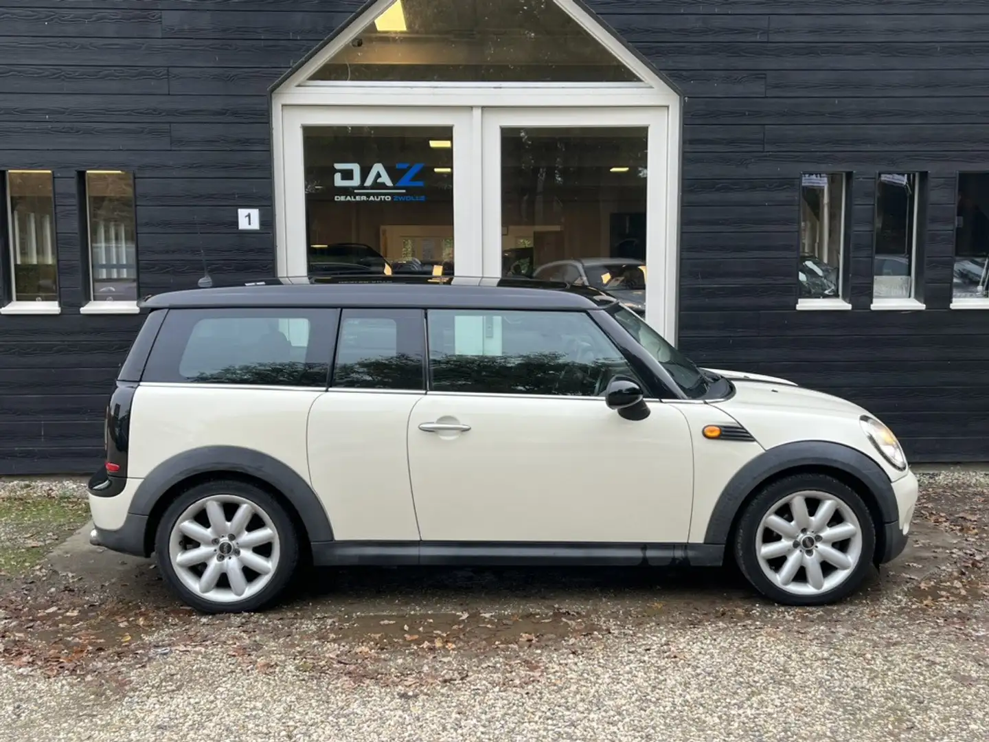 MINI Cooper Clubman Mini 1.6 Airco/Audio/Panoramadak Wit - 2