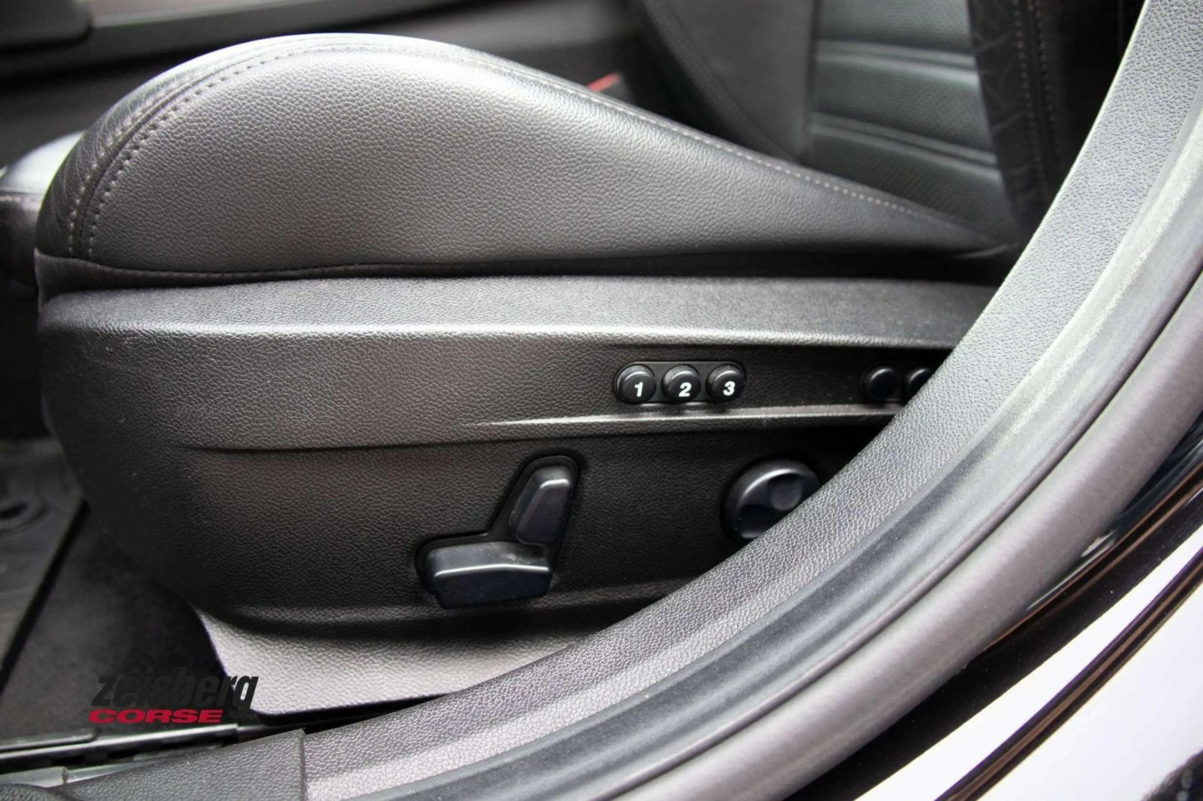 Alfa Romeo Giulia Veloce 2.0 Turbo AT8-Q2 Pano*Sportaga Top Gepflegt — photo 10