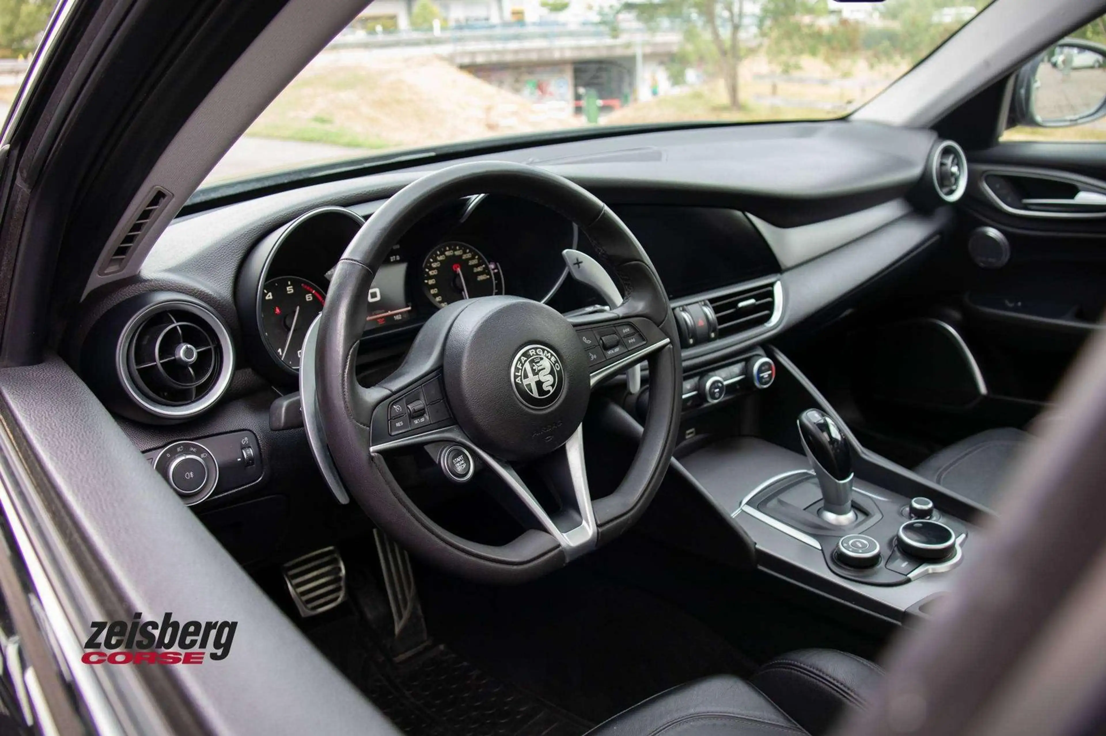 Alfa Romeo Giulia Veloce 2.0 Turbo AT8-Q2 Pano*Sportaga Top Gepflegt — photo 8