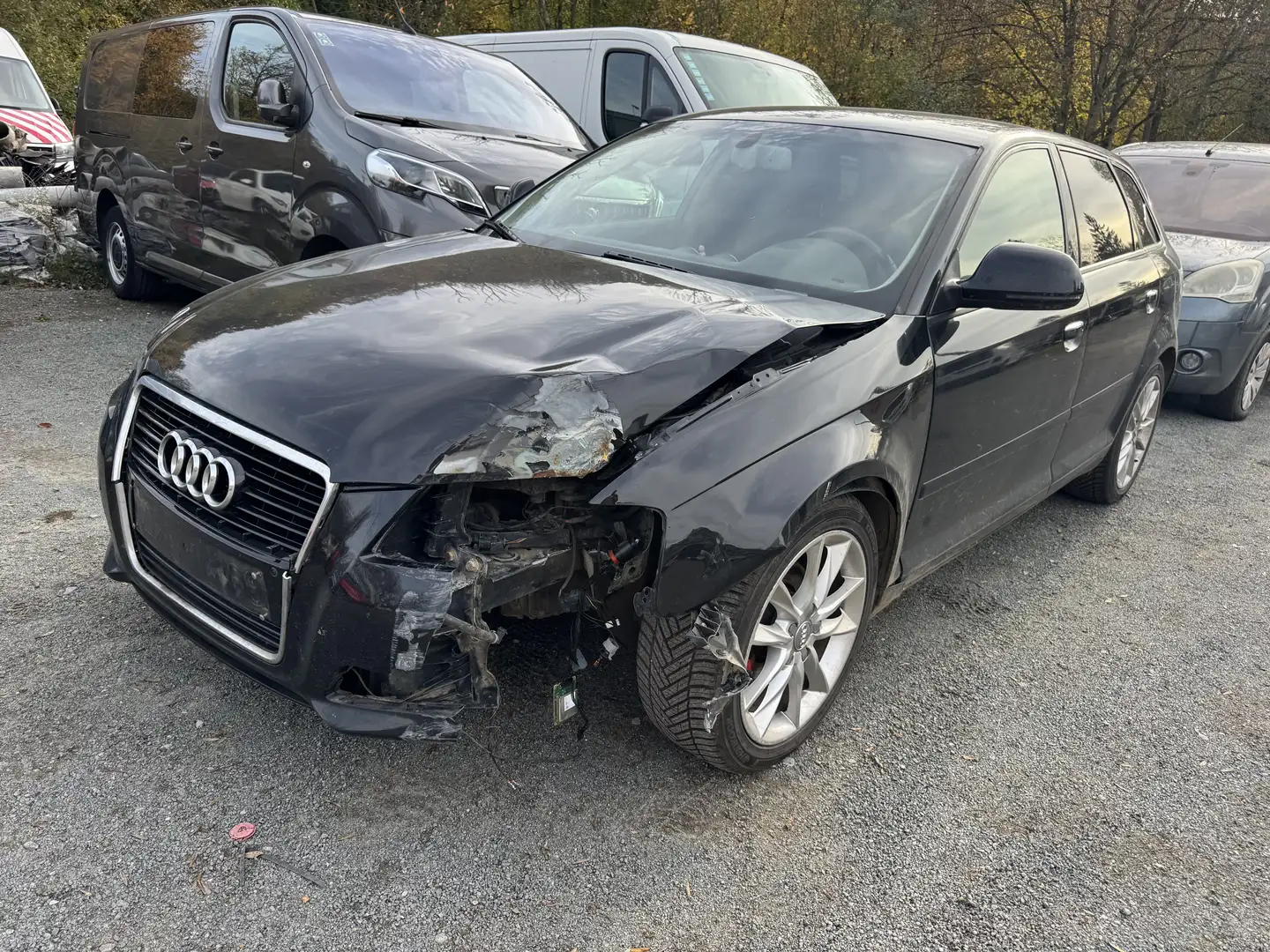 Audi A3 A3 Sportback 1.6 TDi e Attraction Start/Stop DPF Zwart - 1