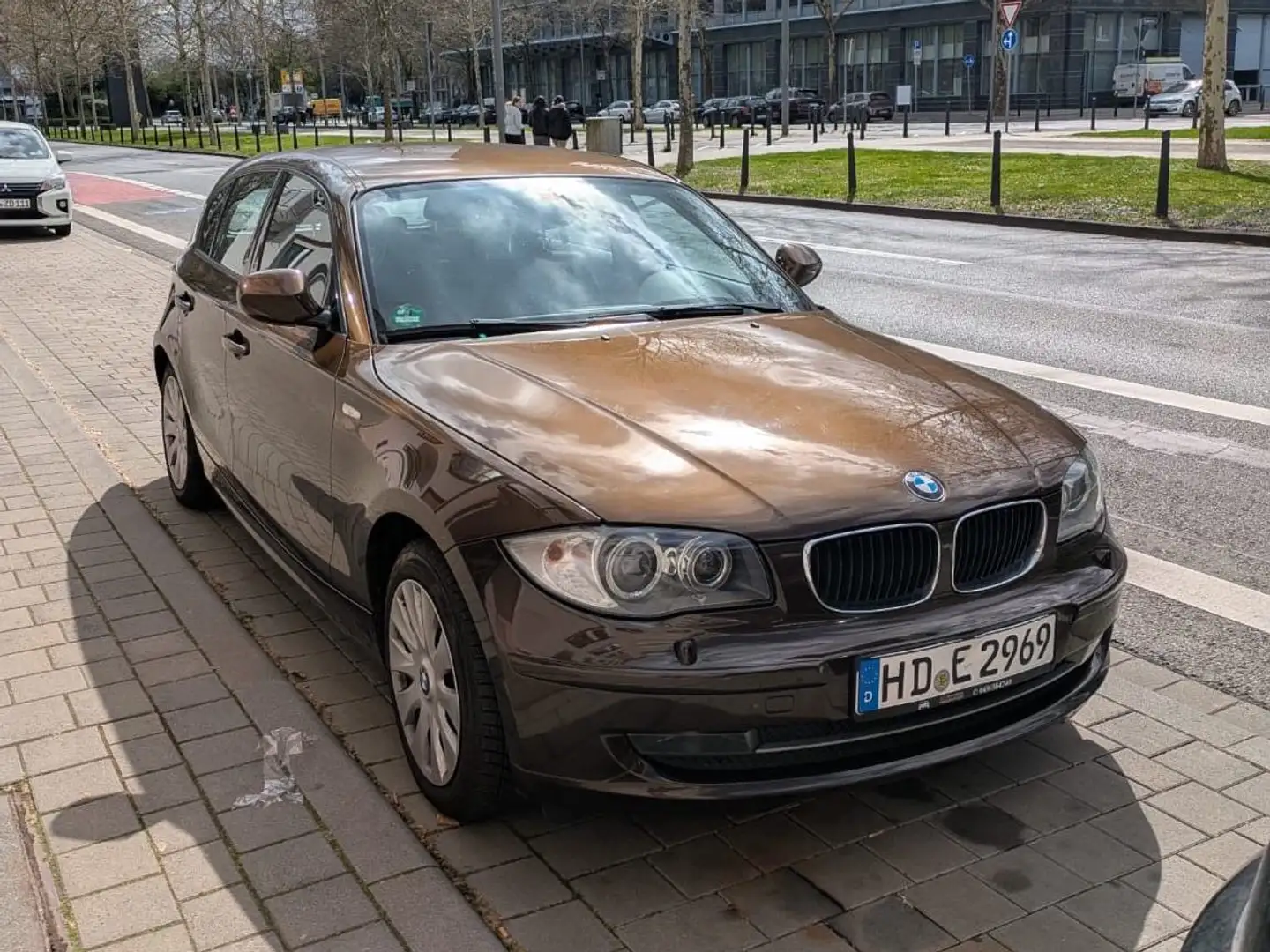 BMW 118 118d DPF Aut. Edition Sport Brun - 1