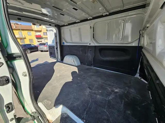 Opel Vivaro view 8