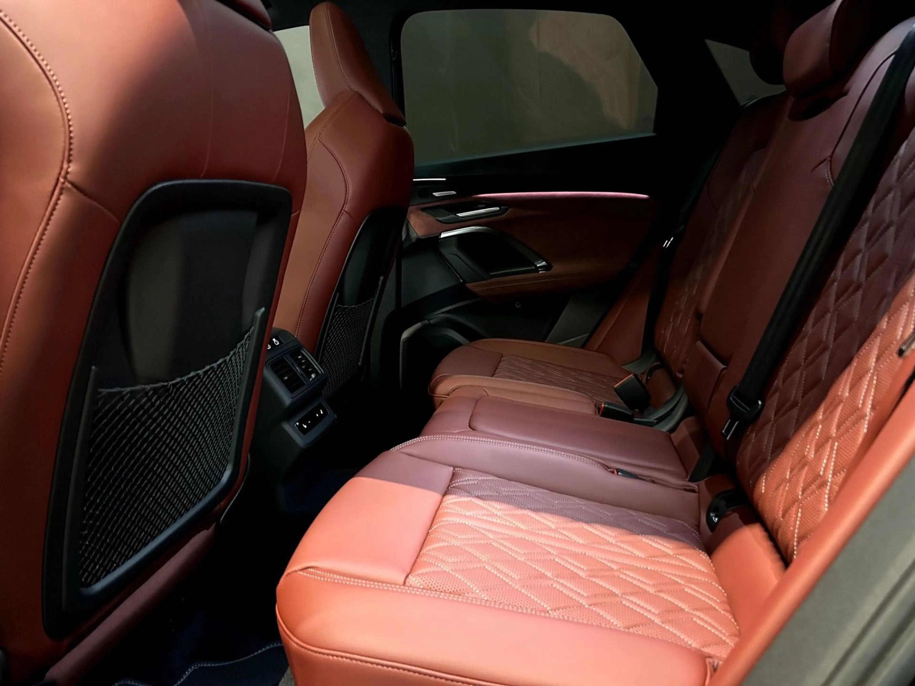 Audi SQ5 Sportback/Leder Rot/TECH PRO/MMI PRO/21" — photo 10