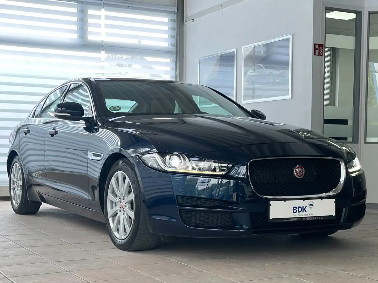 Jaguar XE Prestige Aut. NAVI LEDER XENON PDC Blauw - 1