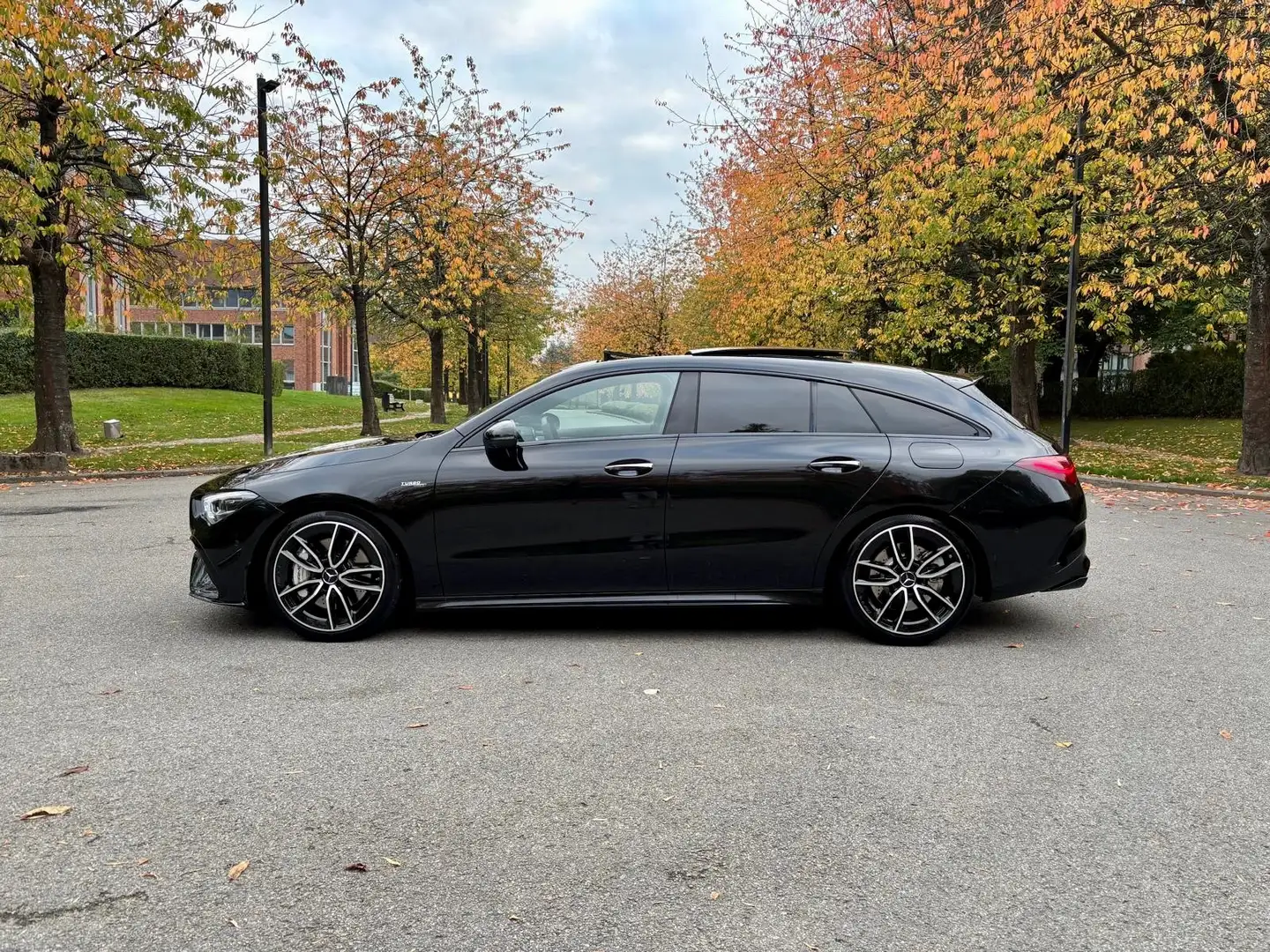 Mercedes-Benz CLA 35 AMG Shooting Brake 4-Matic ** LED / 360° / PANO ** Noir - 1