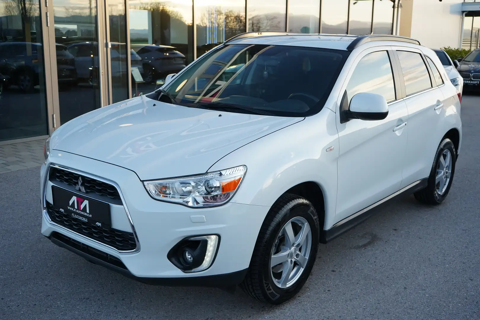 Mitsubishi ASX 4WD Invite Weiß - 2