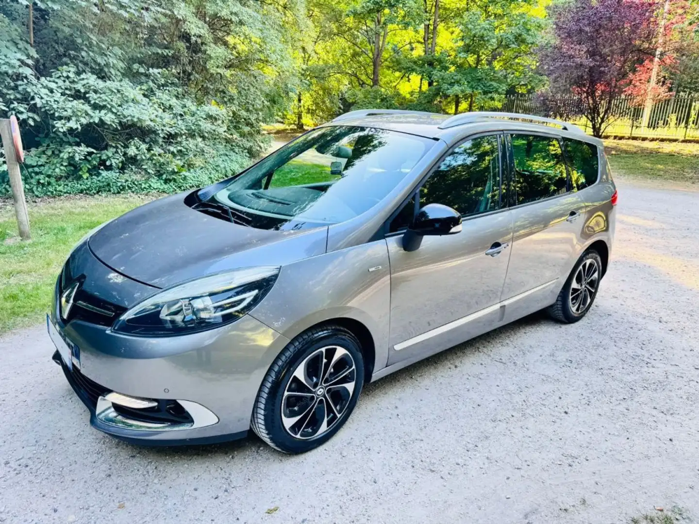 Renault Megane scenic 1.2i - 16V TURBO TCE 130 Gris - 1