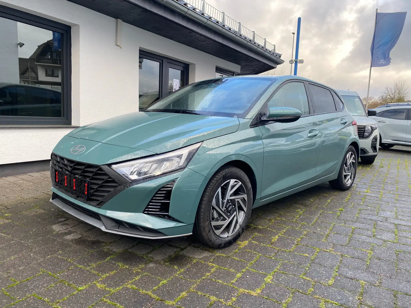 Hyundai i20 Pure, Navi, RFK, Klima, 5 Jahre Garantie Grün - 1
