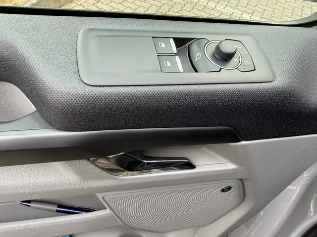 Ford Tourneo Custom view 22