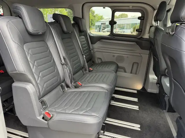 Ford Tourneo Custom view 12