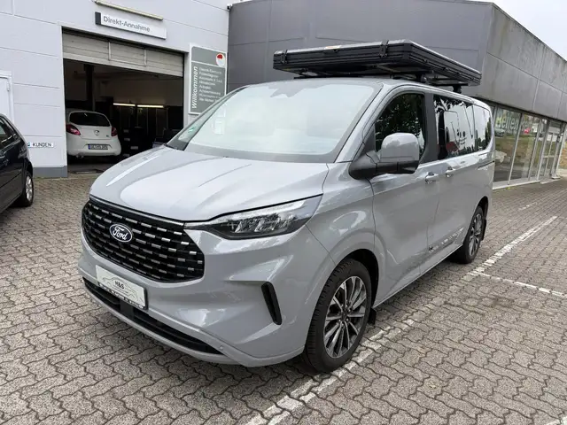 Ford Tourneo Custom view 2