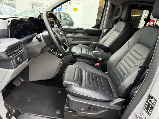 Ford Tourneo Custom view 9