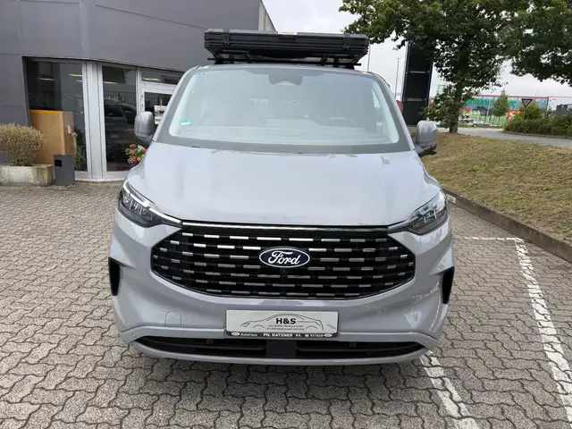 Ford Tourneo Custom view 3