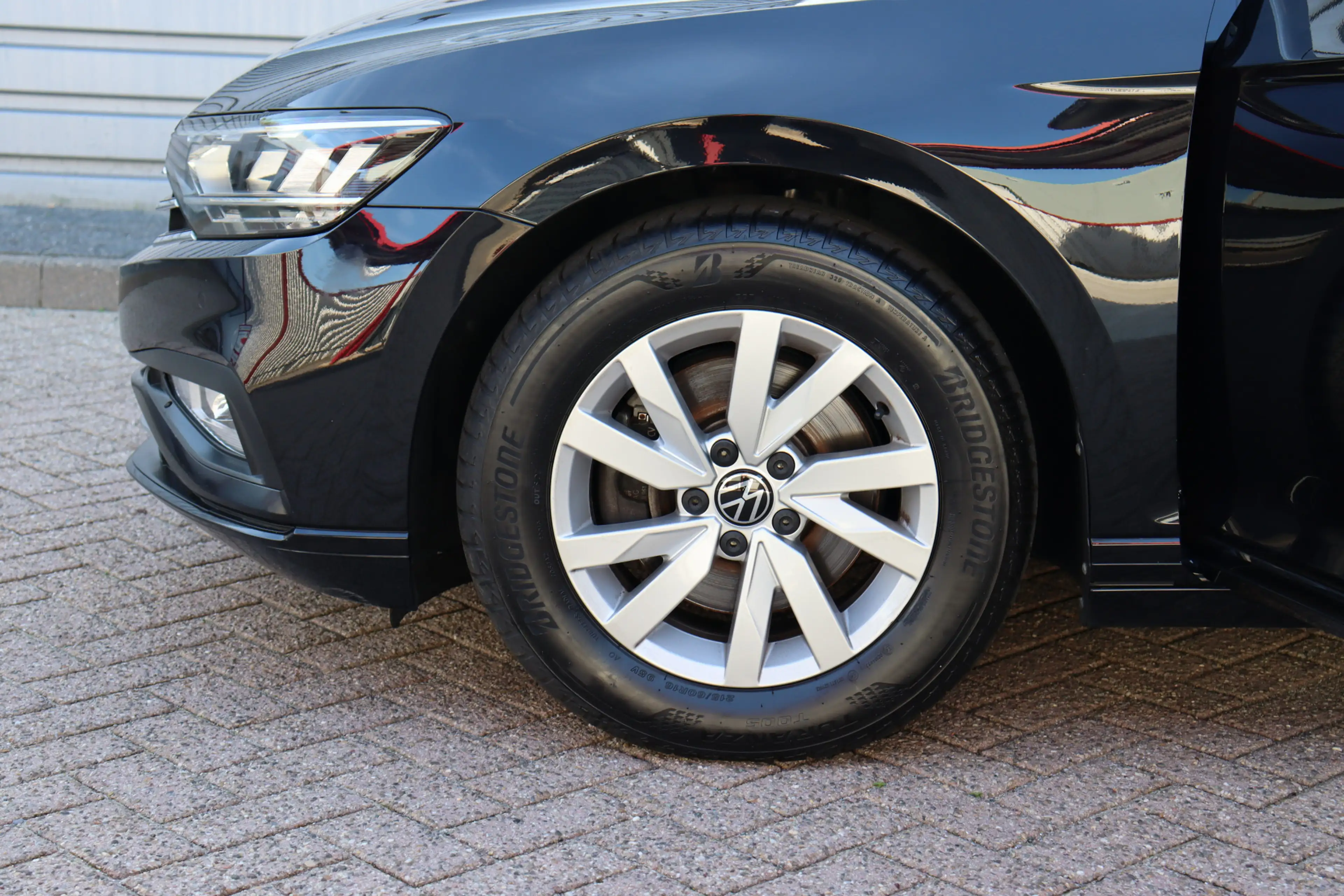 Volkswagen Passat Variant 1.5 TSI Business O.a: PDC, Clima, Navi, ACC, Carpl — photo 24