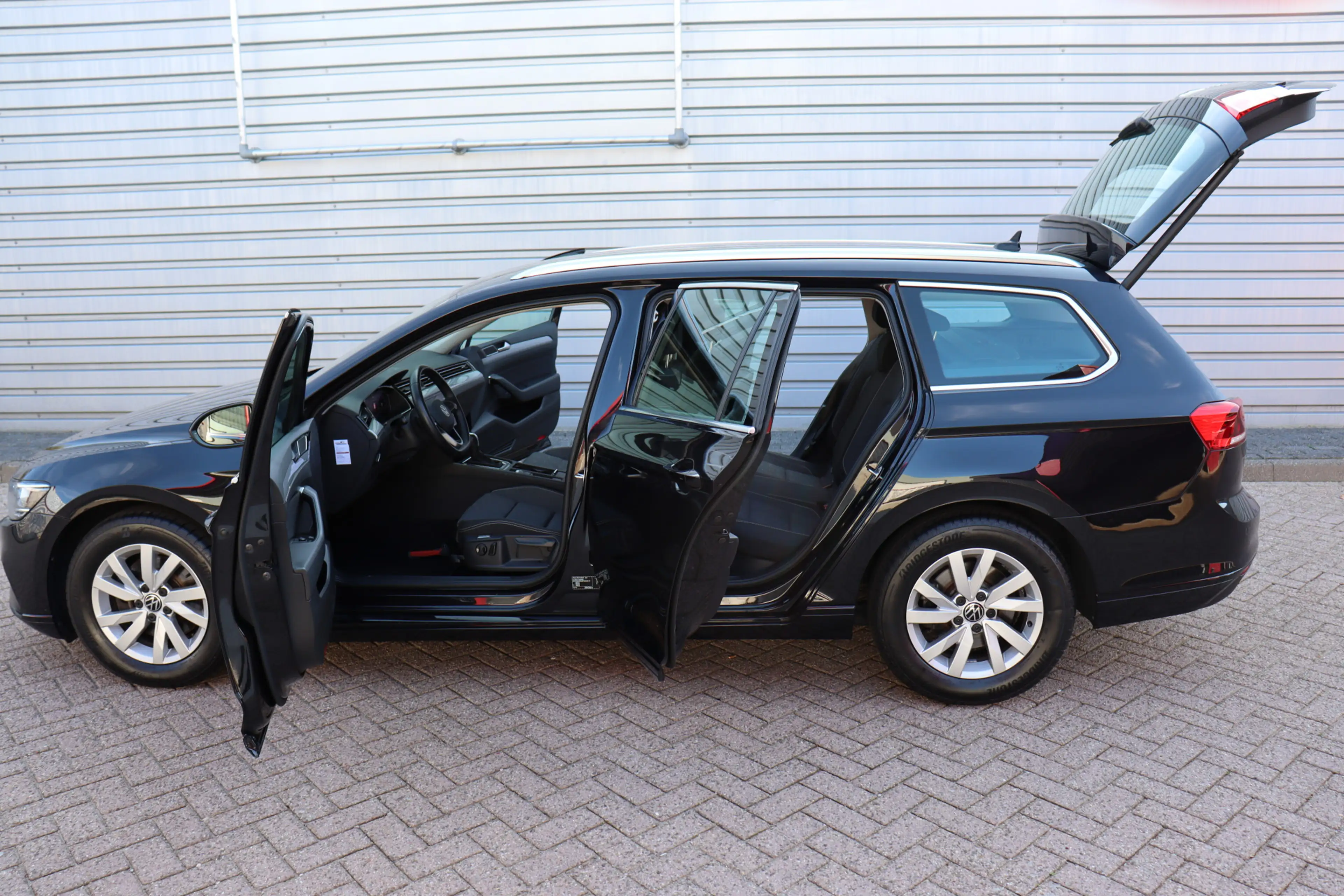 Volkswagen Passat Variant 1.5 TSI Business O.a: PDC, Clima, Navi, ACC, Carpl — photo 25