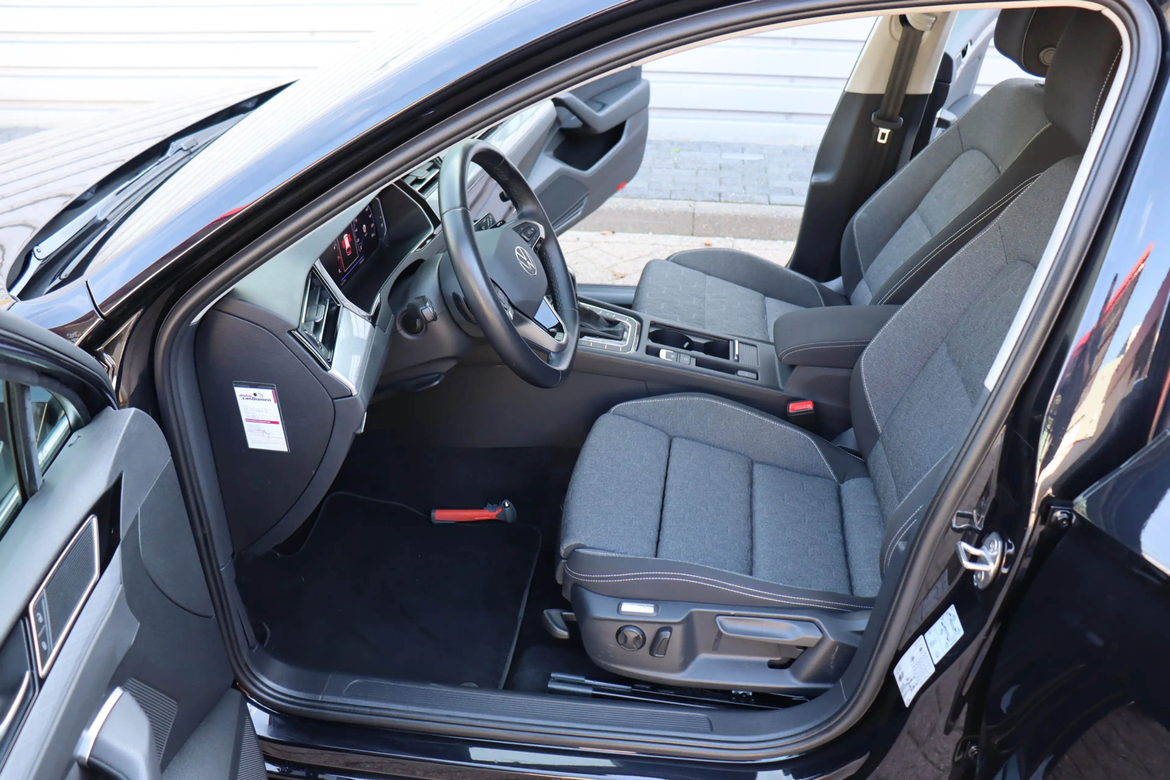 Volkswagen Passat Variant 1.5 TSI Business O.a: PDC, Clima, Navi, ACC, Carpl — photo 8