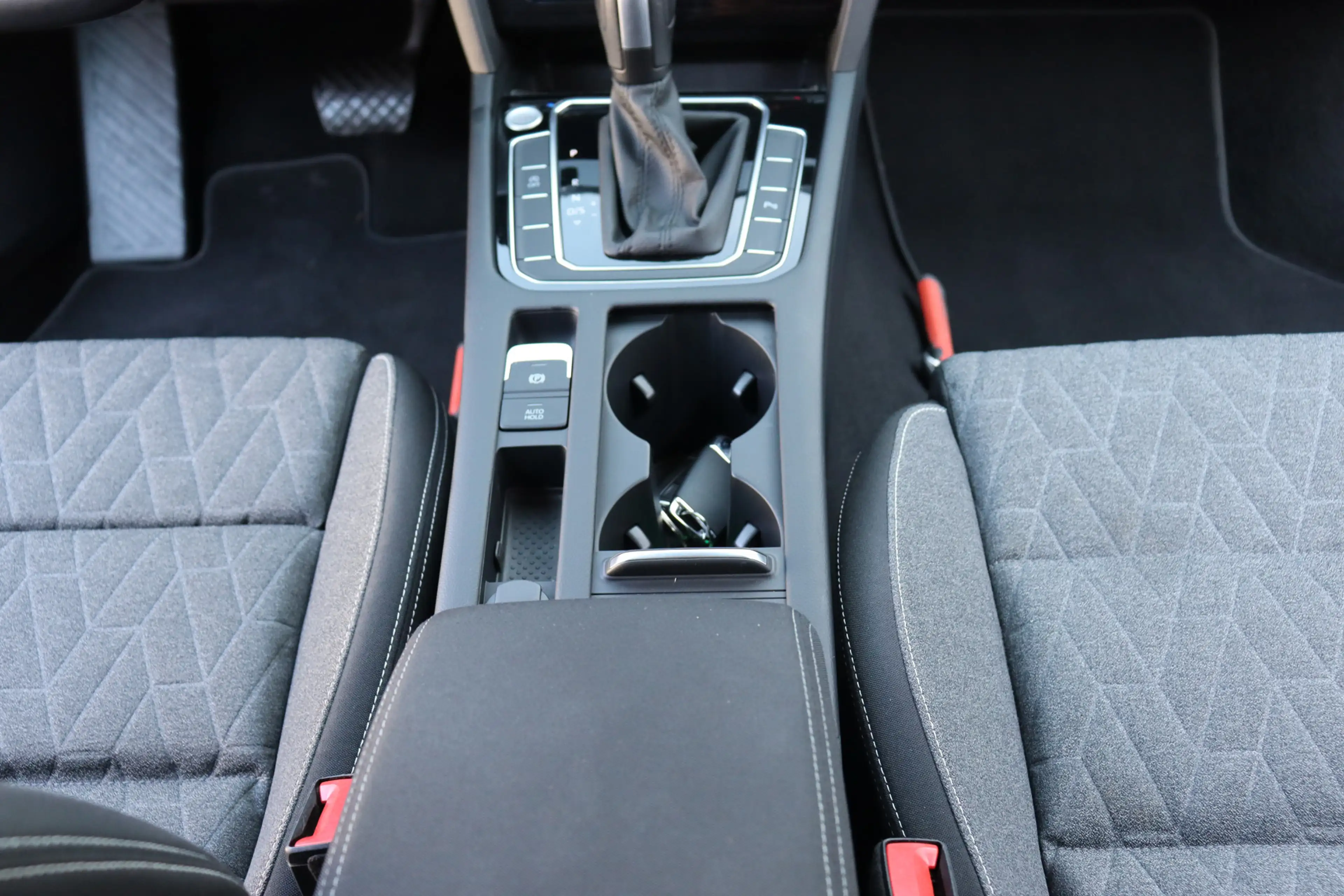 Volkswagen Passat Variant 1.5 TSI Business O.a: PDC, Clima, Navi, ACC, Carpl — photo 30