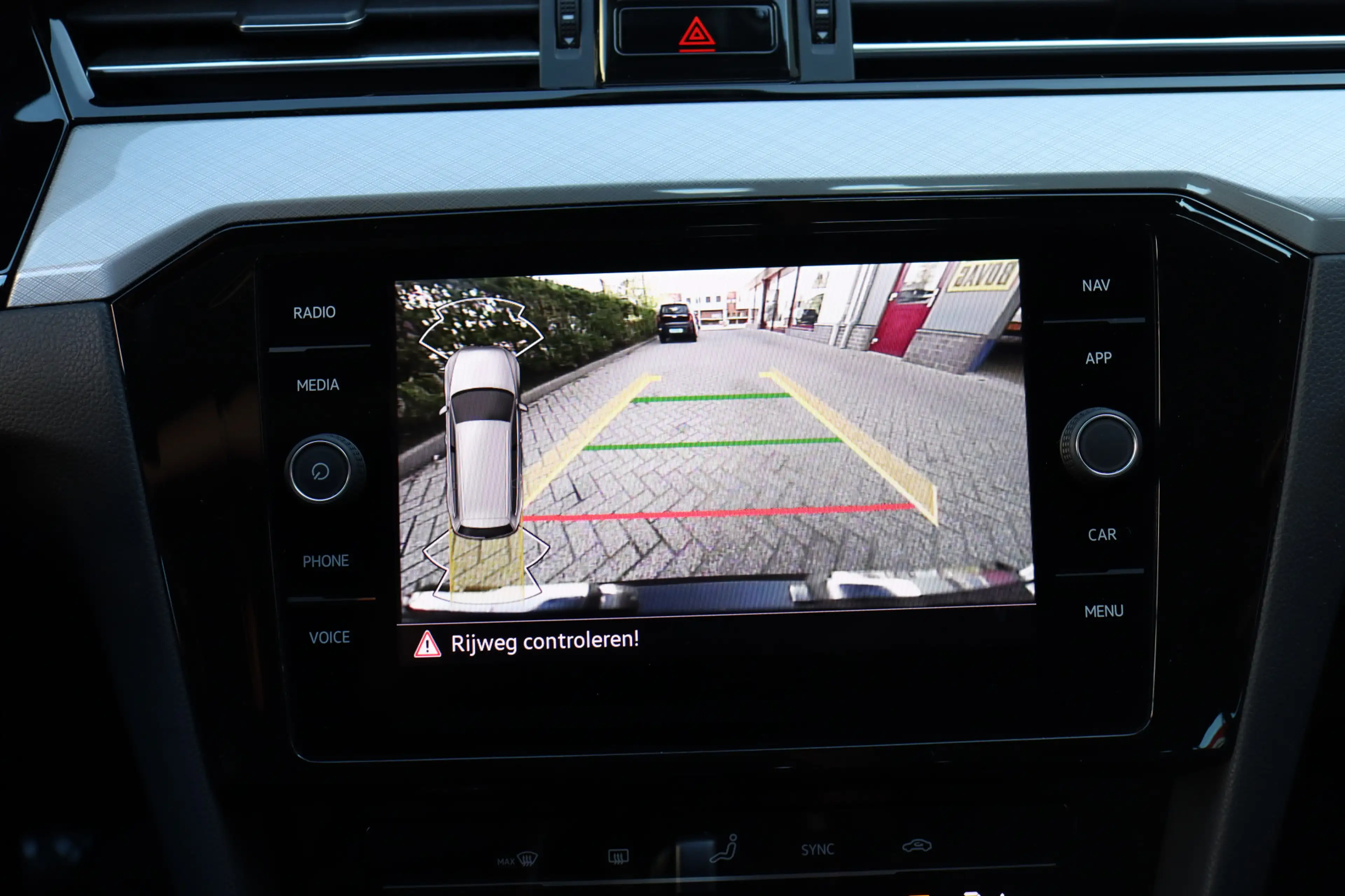Volkswagen Passat Variant 1.5 TSI Business O.a: PDC, Clima, Navi, ACC, Carpl — photo 15