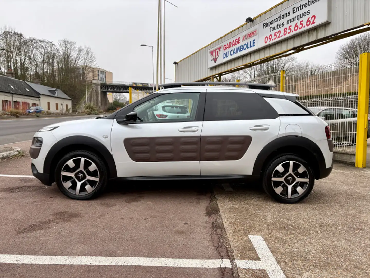 Citroen C4 Cactus BLUEHDI 100 SHINE Weiß - 2