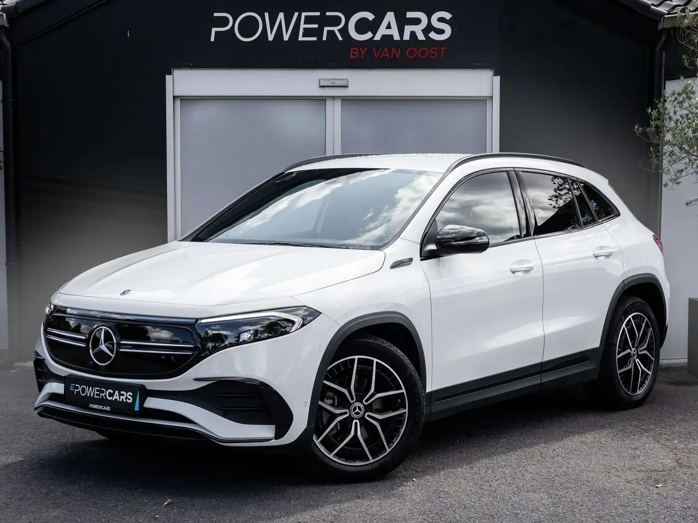 Mercedes-Benz EQA 250 + 70 kWh AMG Line Camera Night Blanc - 1