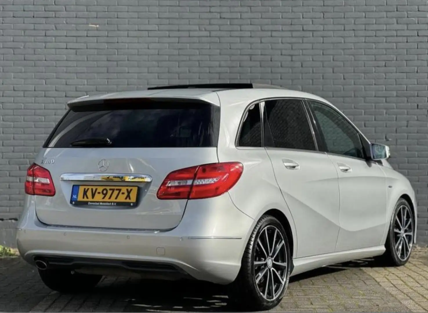 Mercedes-Benz B 180 Ambition pano leer veel opties Zilver - 2