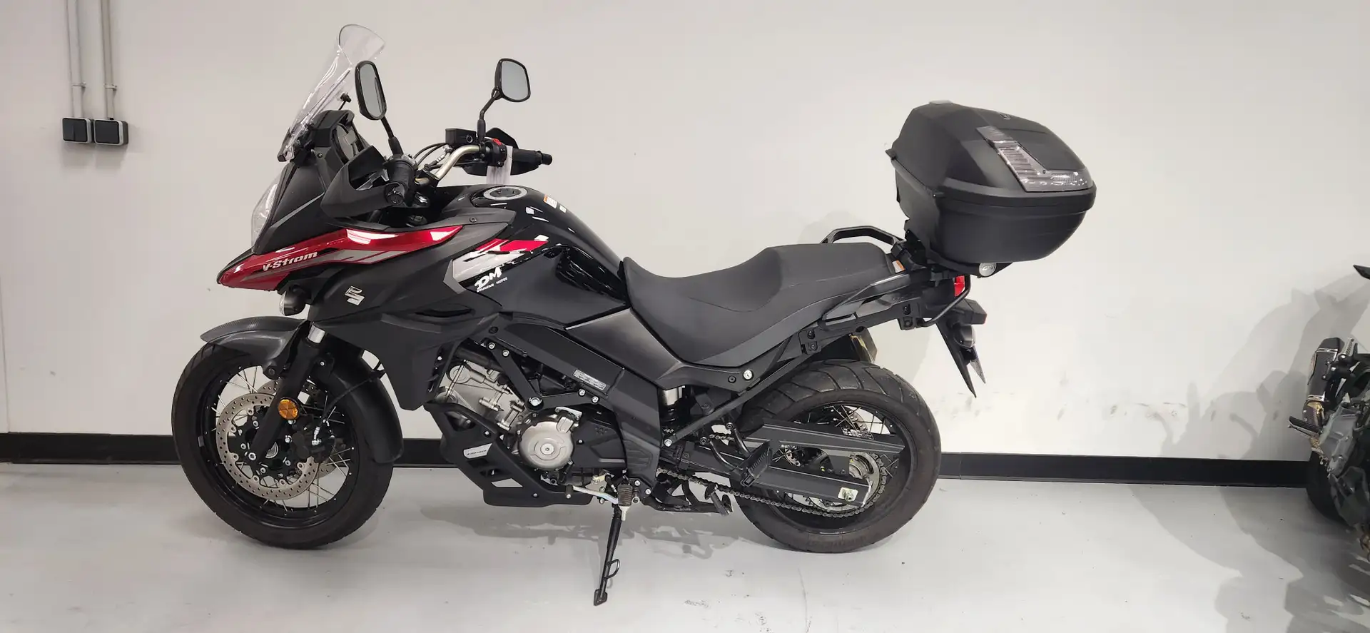 Suzuki V-Strom 650 Rouge - 2