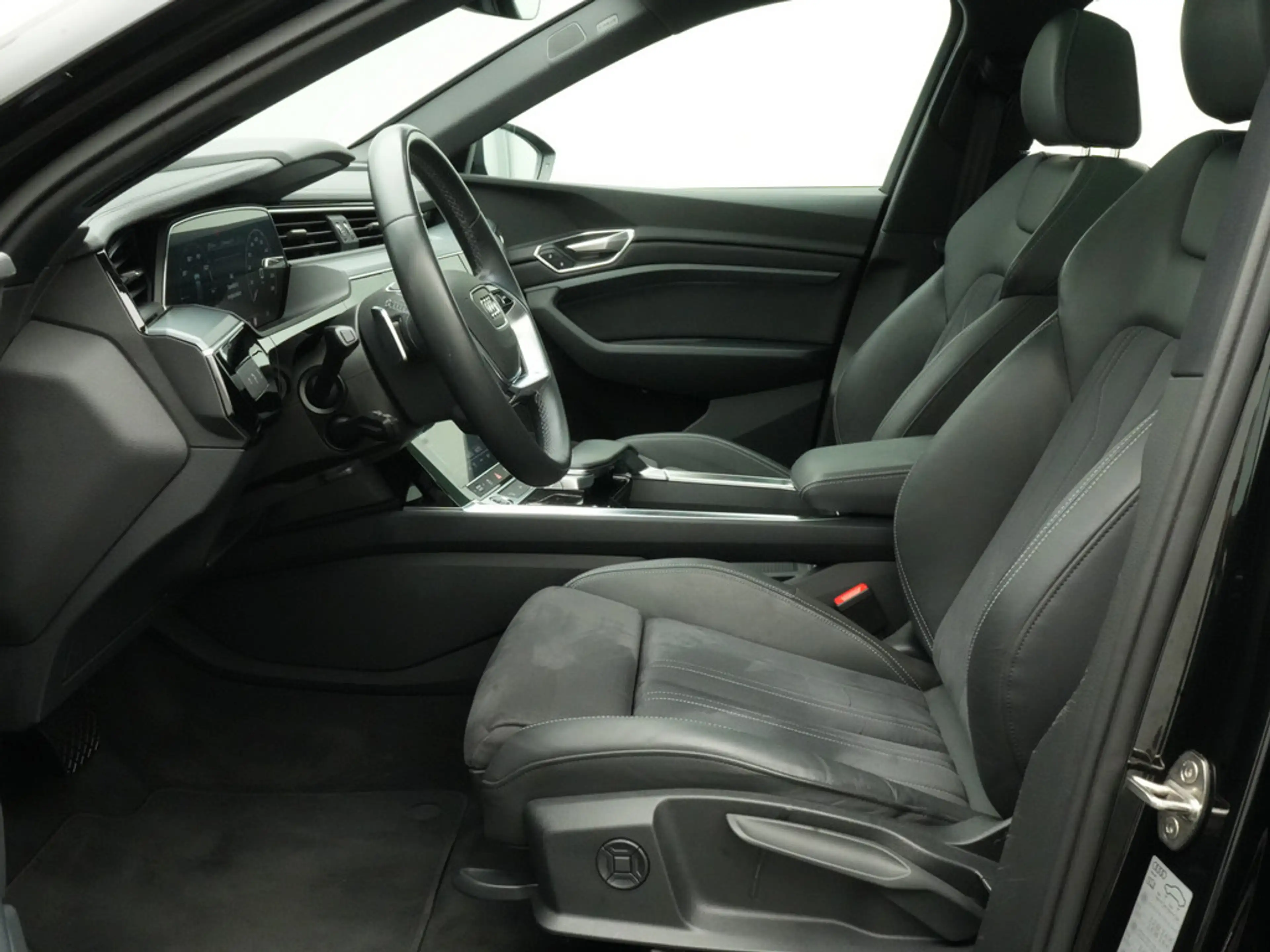 Audi Q8 e-tron 50 quattro S line ACC PANO AHK B&O — photo 11