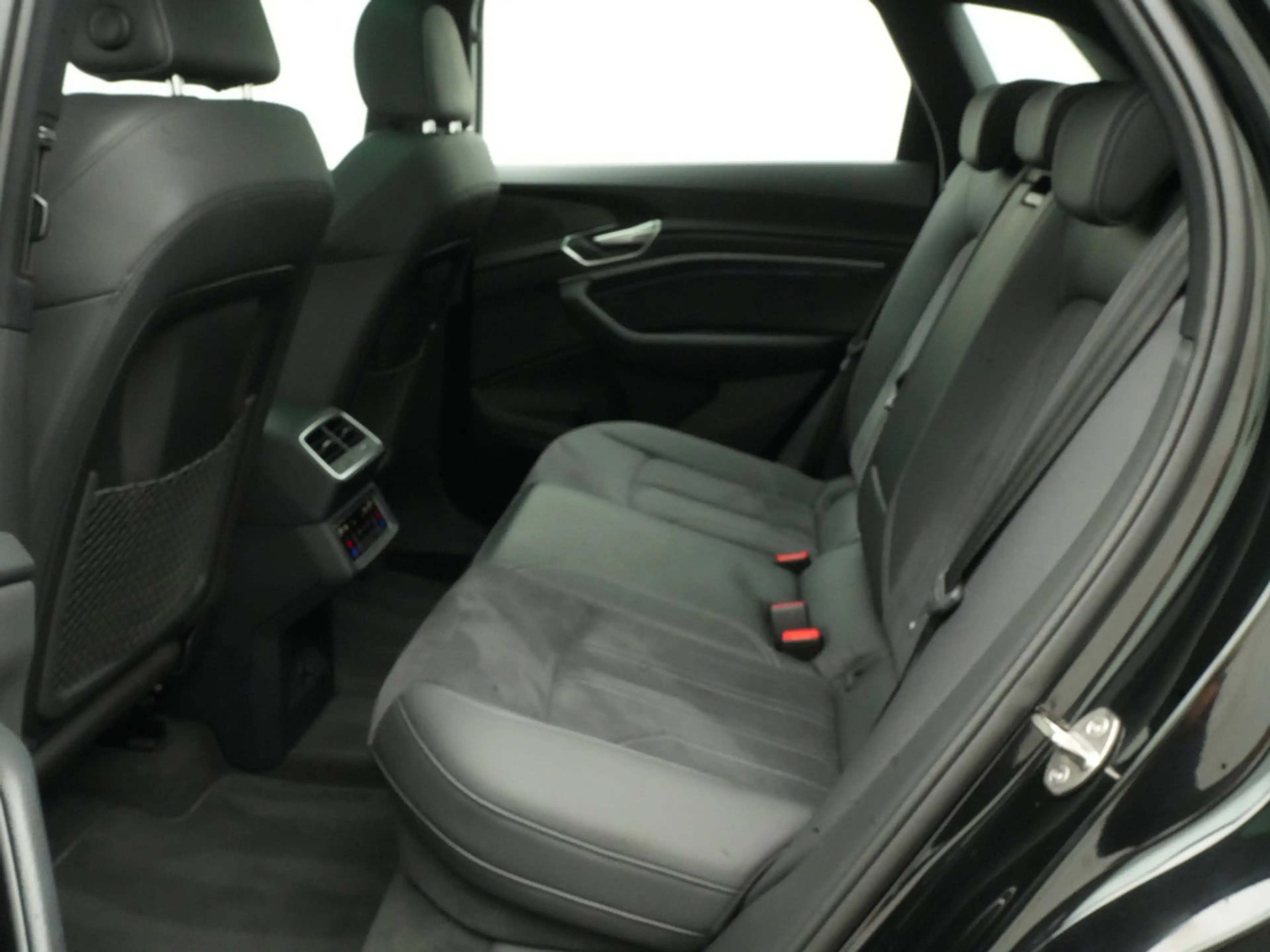 Audi Q8 e-tron 50 quattro S line ACC PANO AHK B&O — photo 10