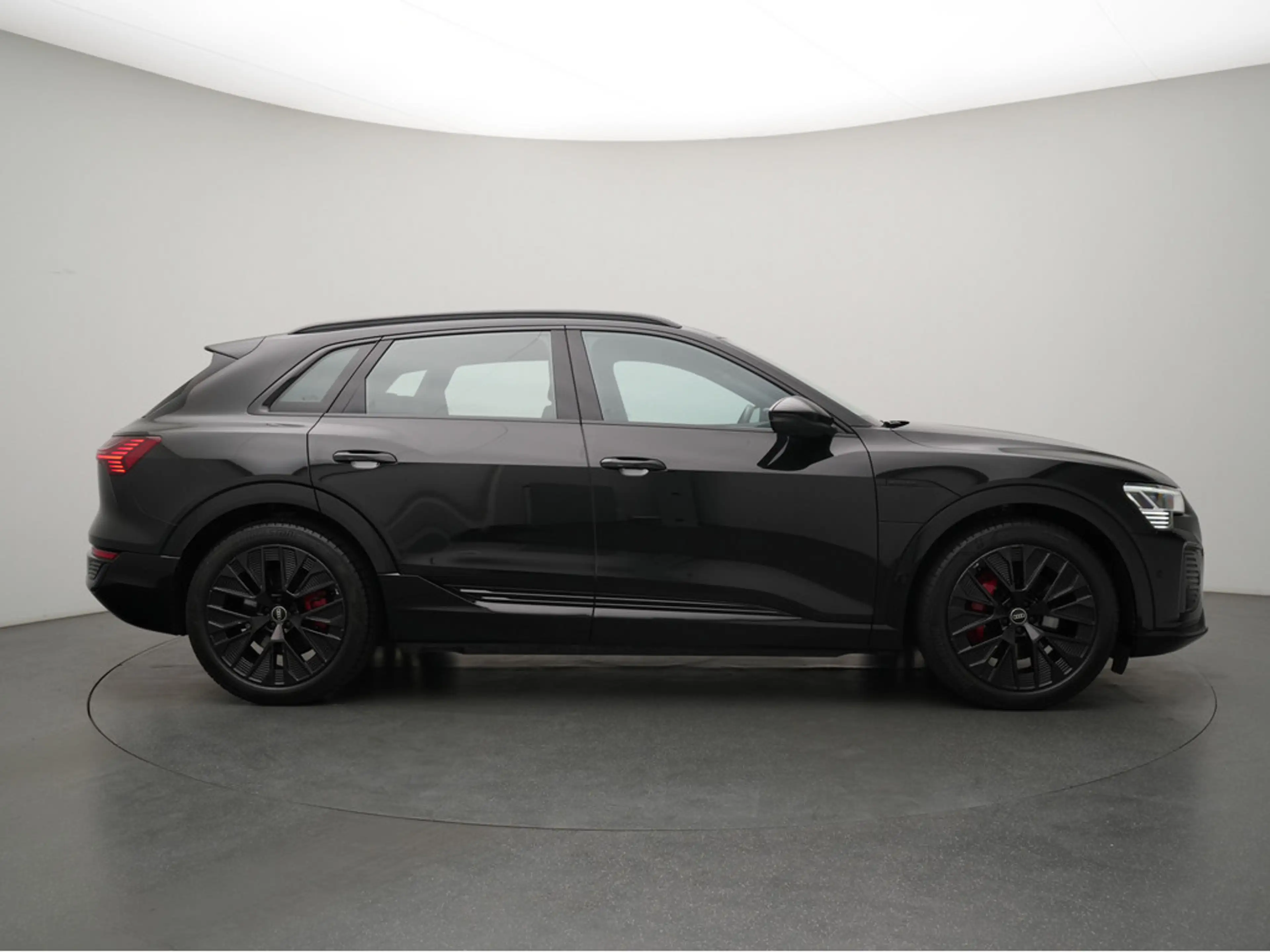 Audi Q8 e-tron 50 quattro S line ACC PANO AHK B&O — photo 3