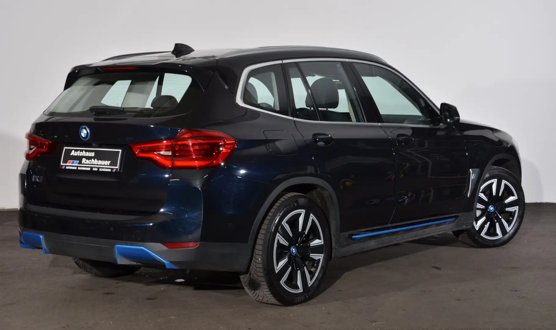 BMW iX3 Schwarz - 2